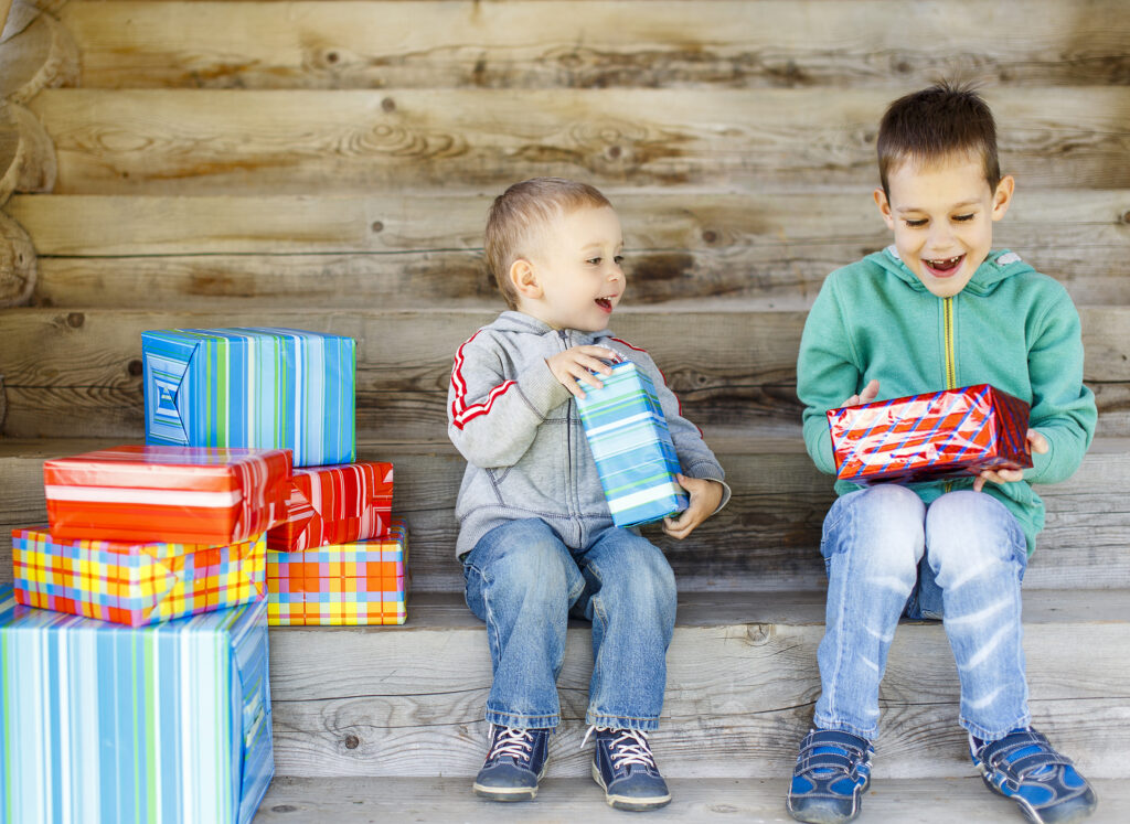 Why Kylie Kelce refuses to give ‘sibling gifts’ and 10 alternatives for parents who agree | "I am vehemently against the idea of other kids getting birthday presents on a child's birthday.” Pregnancy News brothers opening presents
