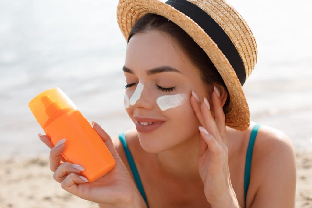 It’s National Sunscreen Day: Here’s how you can protect your skin this summer | May 27 is National Sunscreen Day! News woman applying sunscreen to face
