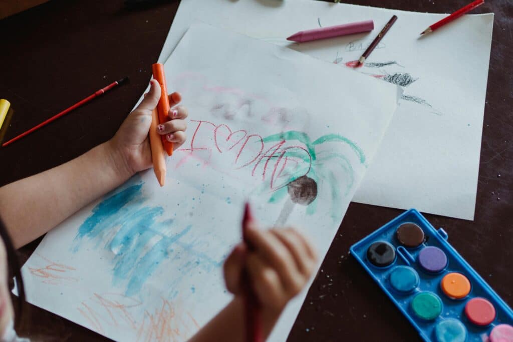 Simple yet meaningful ways kids can show appreciation on National Parents Day | Mark your calendars — because National Parents’ Day lands on Sunday, July 27. Parenting kid making arts and crafts