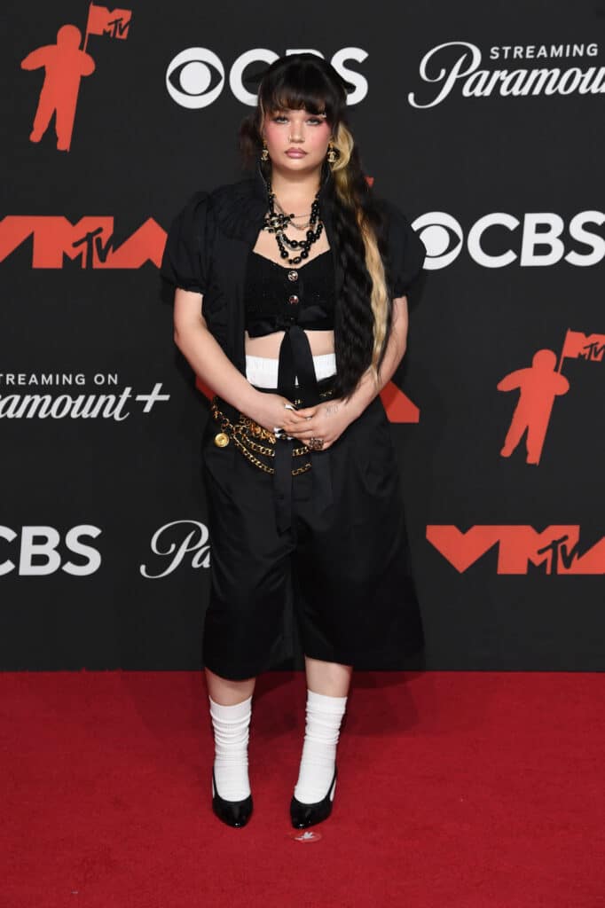 Singer Lola Young Speaks Out After Collapsing on Stage at Festival: 'I Feel Faint'