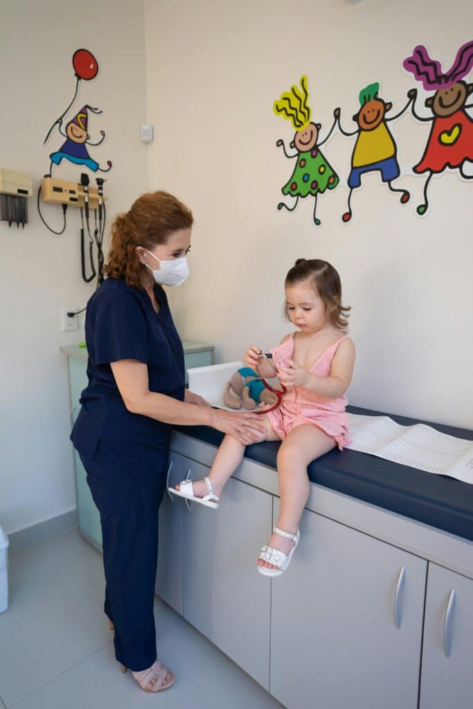 Pediatrician explains why parents should allow doctors to share one-on-one time with pre-teens