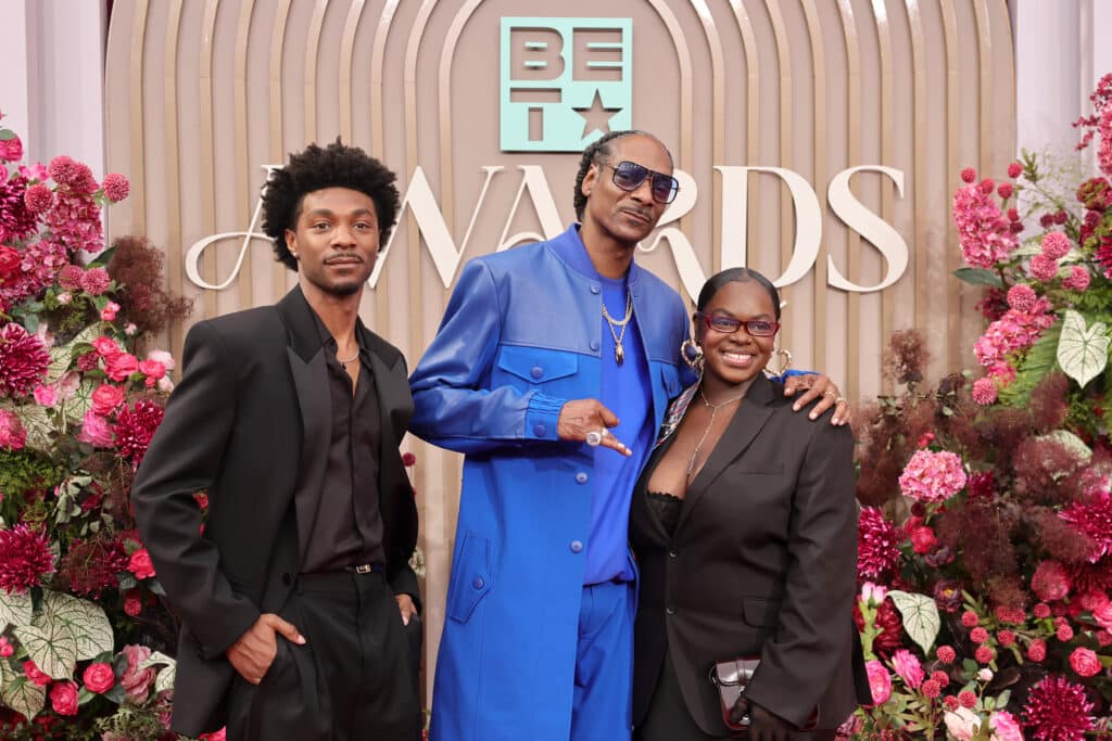 2219421252 snoop dogg with daughter cori broadus and jonathan daviss at bet awards